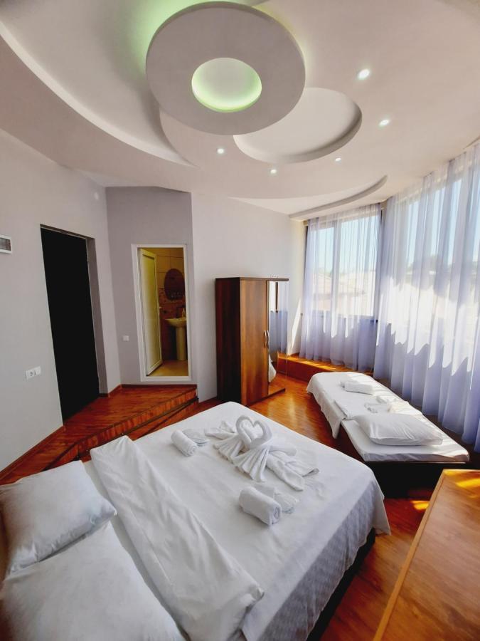 Inaisi Hotel Kutaisi Exterior photo