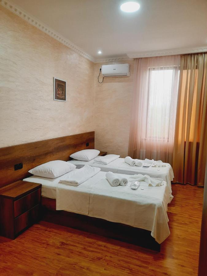 Inaisi Hotel Kutaisi Exterior photo