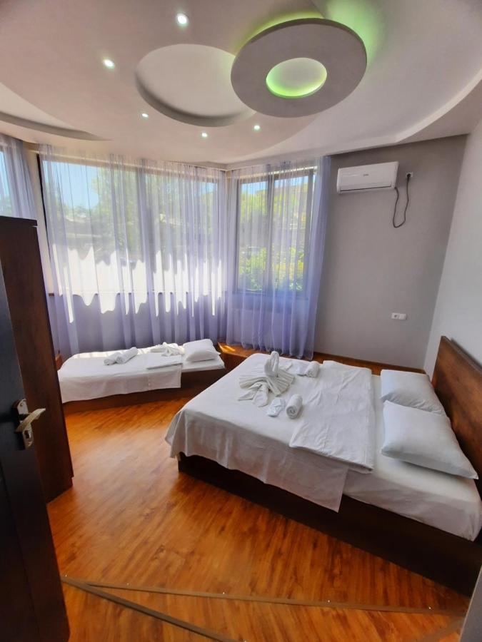 Inaisi Hotel Kutaisi Exterior photo