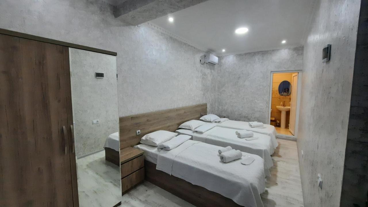 Inaisi Hotel Kutaisi Exterior photo