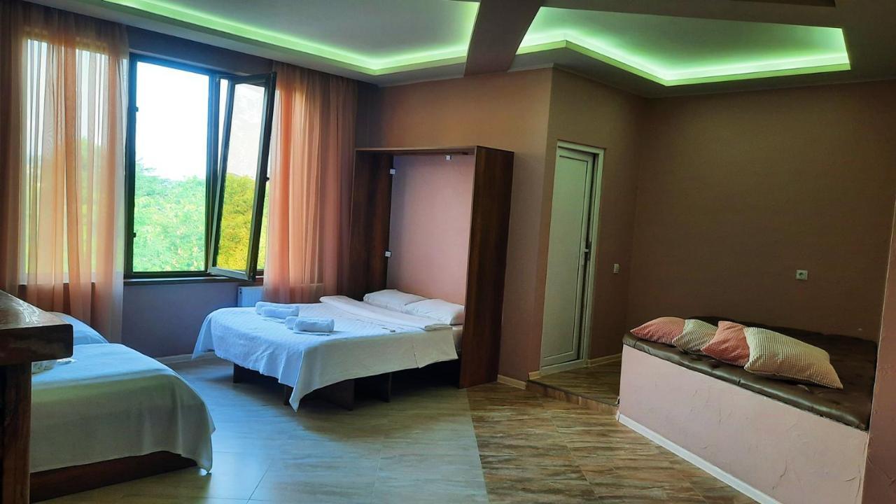 Inaisi Hotel Kutaisi Exterior photo