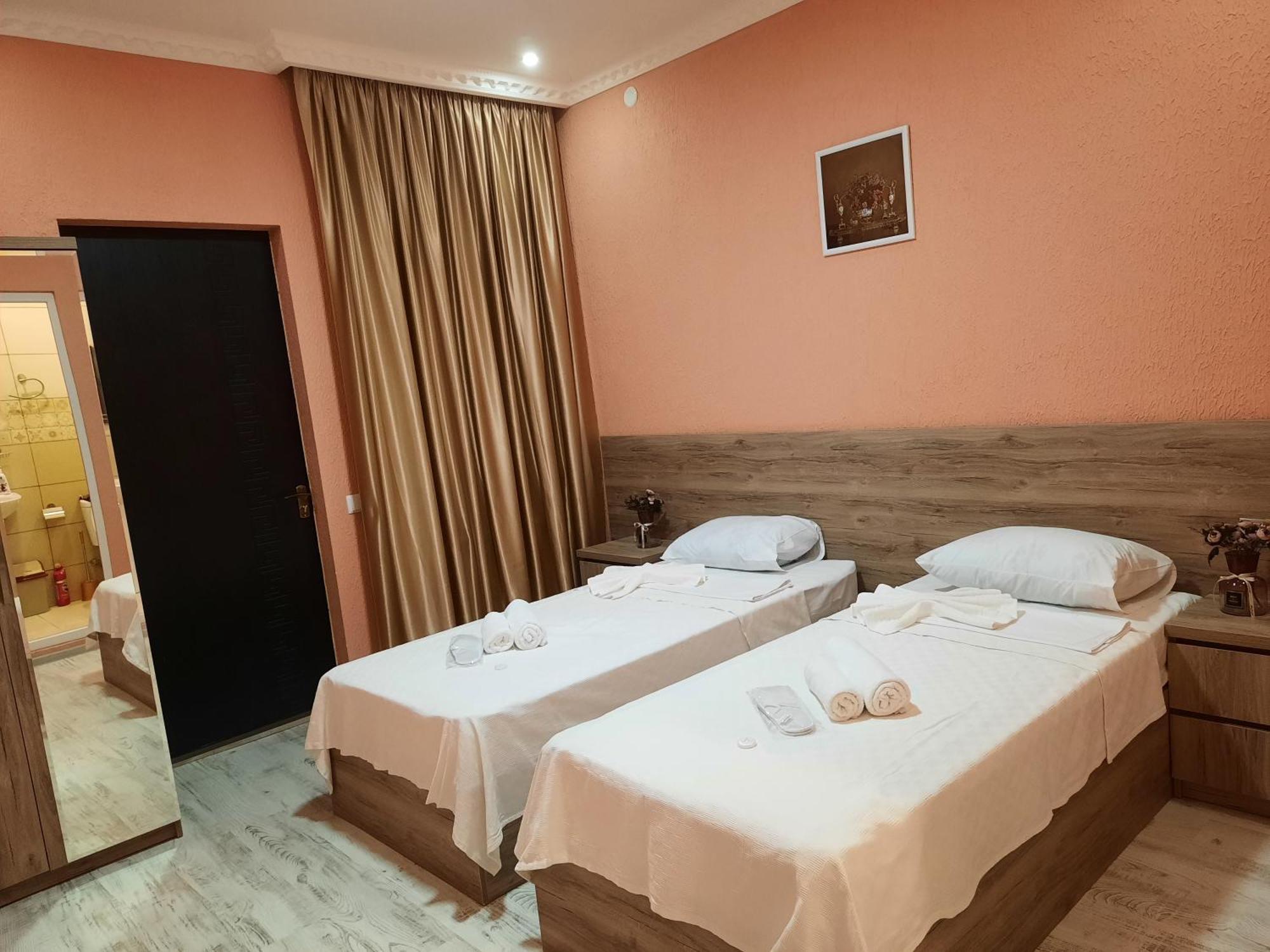 Inaisi Hotel Kutaisi Room photo
