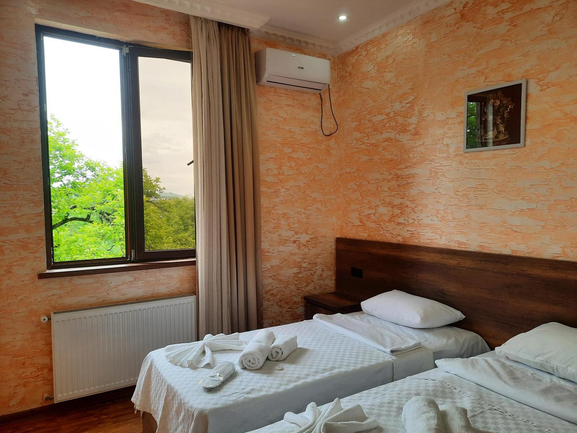Inaisi Hotel Kutaisi Room photo