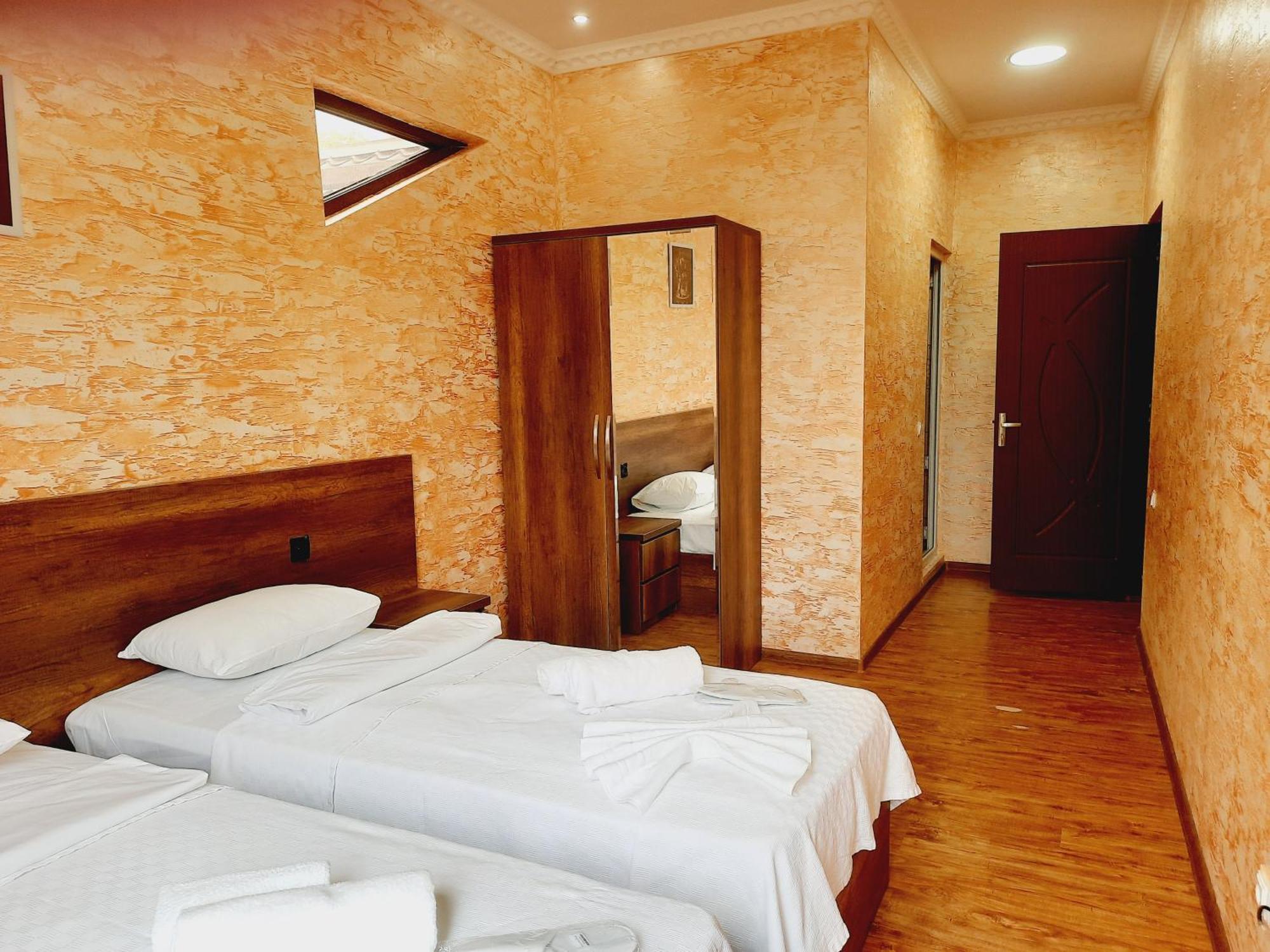 Inaisi Hotel Kutaisi Room photo
